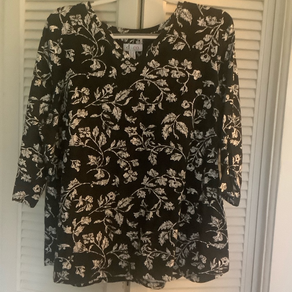 D & Co. Black and Cream Top